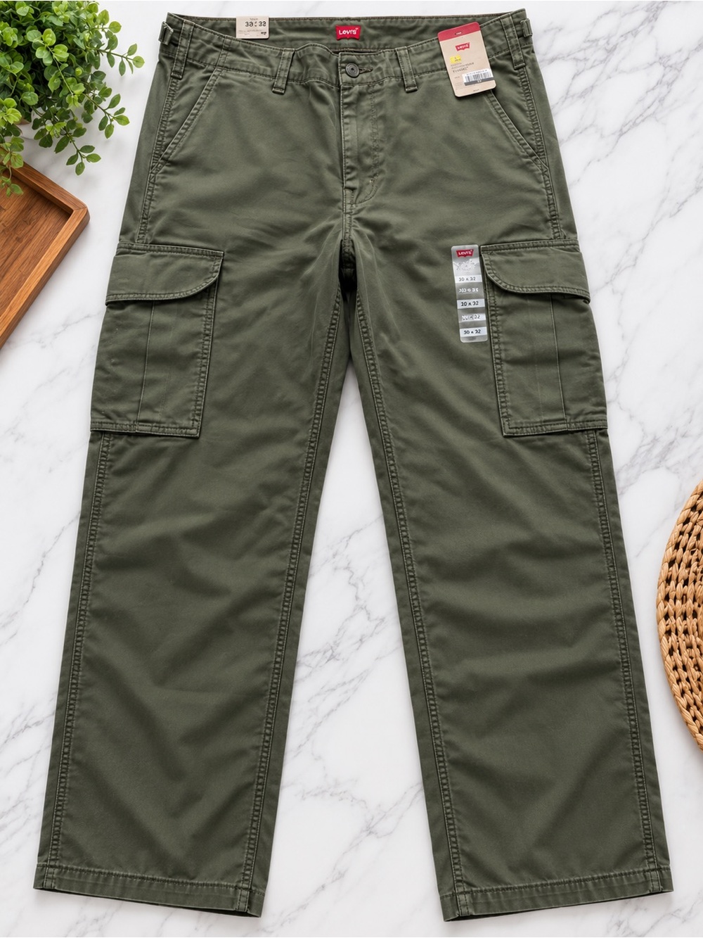 Levi's Men's Olive Cargo Trousers — Military Green